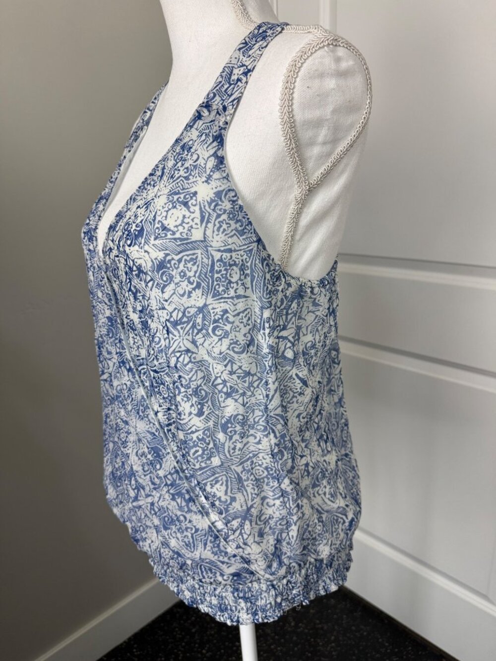 Lucky Brand Blue White Womens Sleeveless Printed Top M Halter Travel Casual - Picture 7 of 15